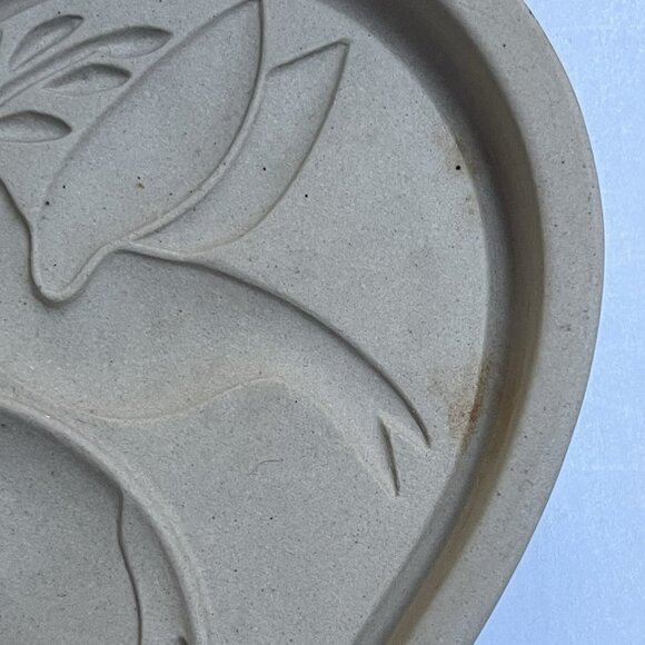 Pampered Chef Peace On Earth Heart 2002 Family Heritage Stoneware Cookie Mold - Picture 3 of 6